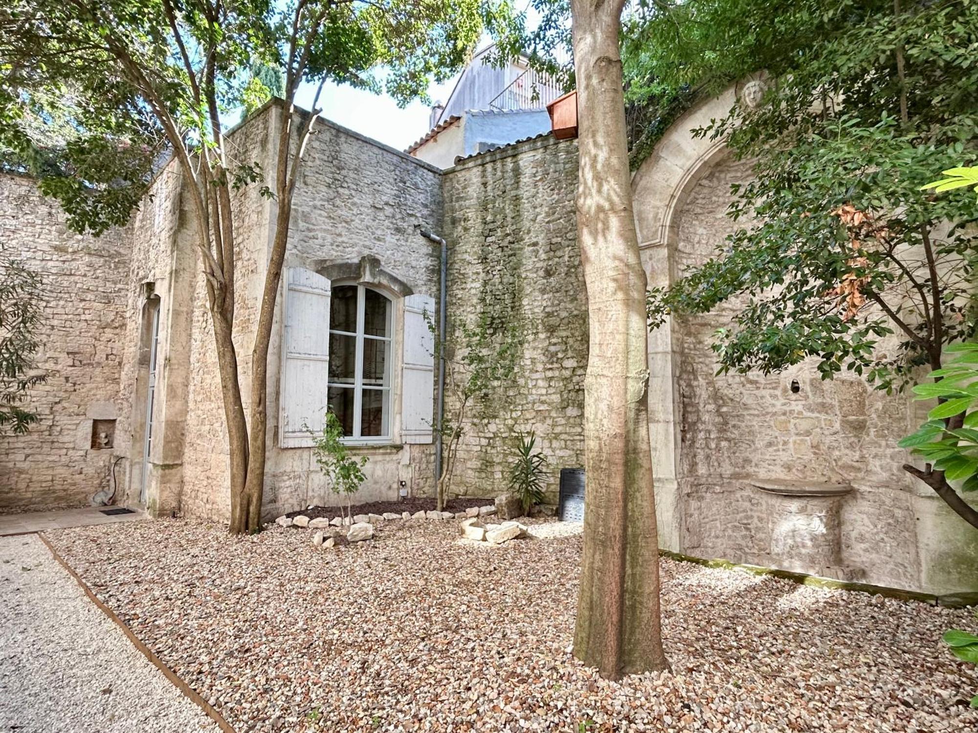 Le Pavillon Des Arenes - Jardin Et Terrasse Prives * Nîmes